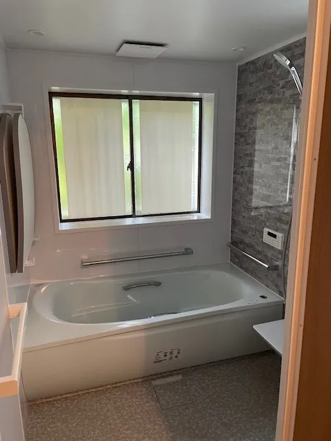 在来のお風呂からユニットバスへ。